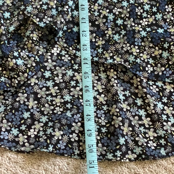 Max Studio wrap dress floral print blue and white size  M - Picture 9 of 9